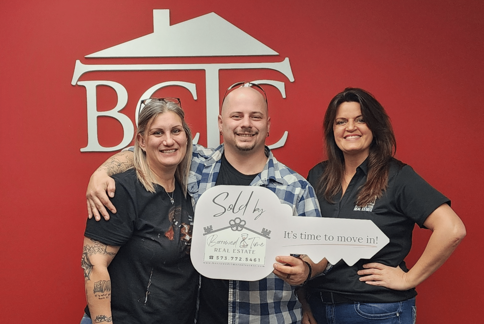 Homebuyers celebrating USDA loan closing in Poplar Bluff Missouri
